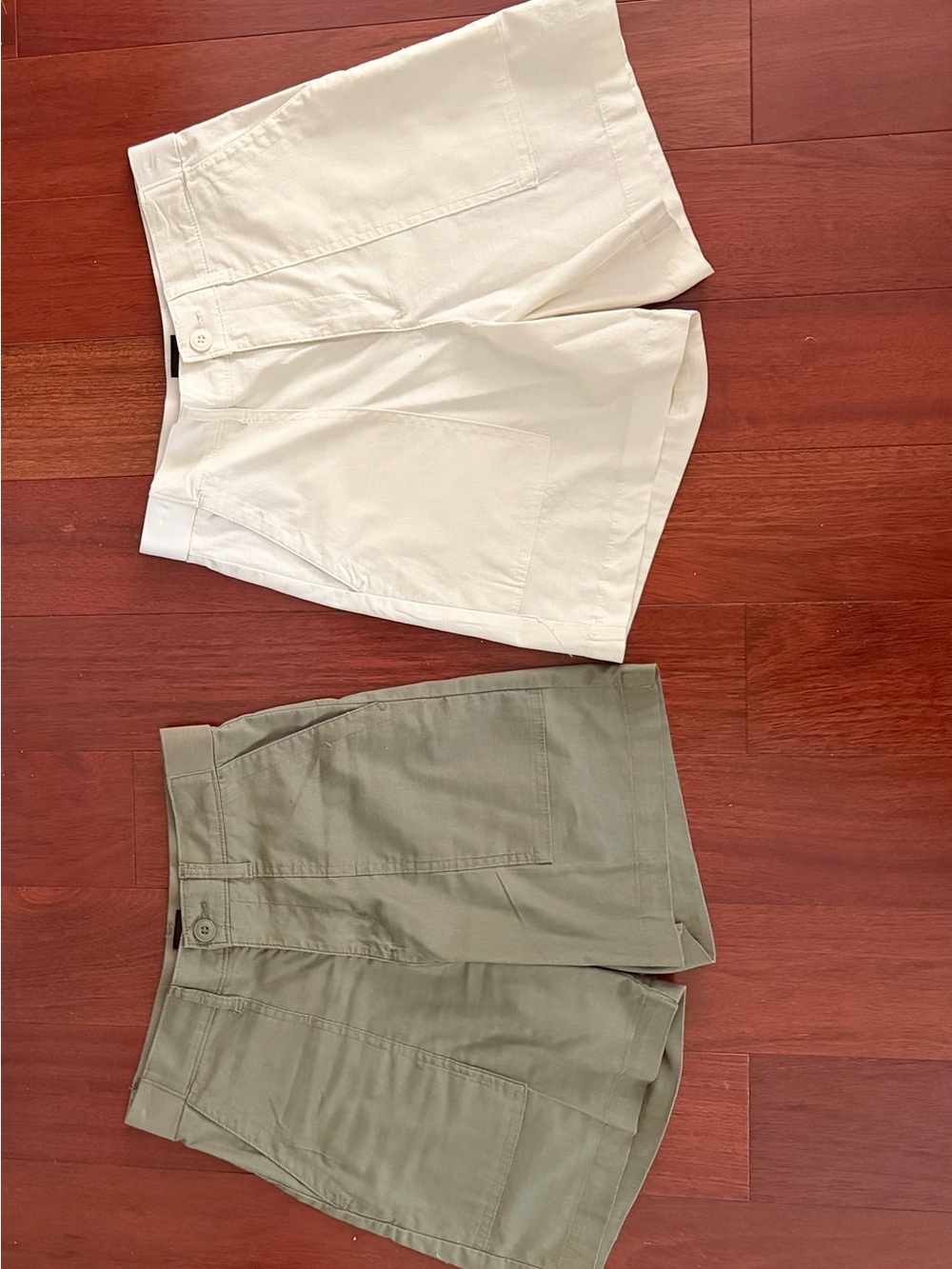 Bundle of Lee Off-White and Army green Cotton shorts